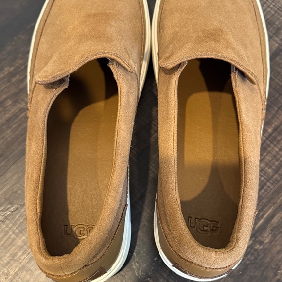 UGGS - Picture 5 of 7